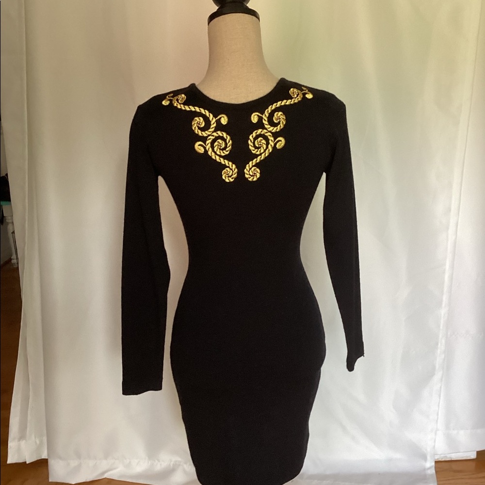 Low cut black and gold dress - Picture 7 of 10